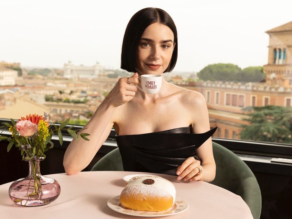 Netflix продлил сериал «Эмили в Париже» на пятый сезон - Чемпионат