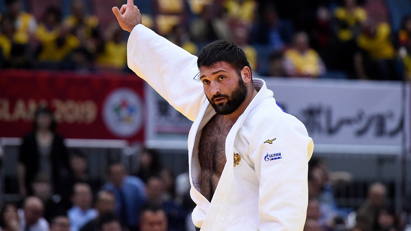 Ол басын изеді, порно, қарт жұлқылайды, қиын болды