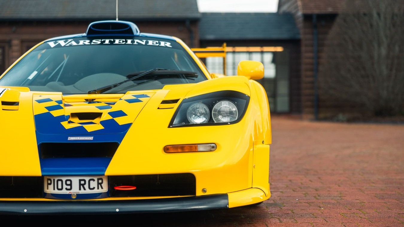 На продажу выставлен гоночный McLaren F1, перестроенный для дорог