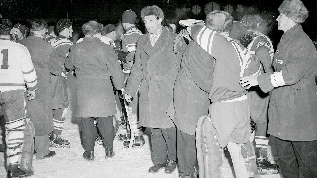 Победный дебют сборной СССР по хоккею на Олимпиаде-1956 — в решающем матче  наши засушили канадцев - Чемпионат