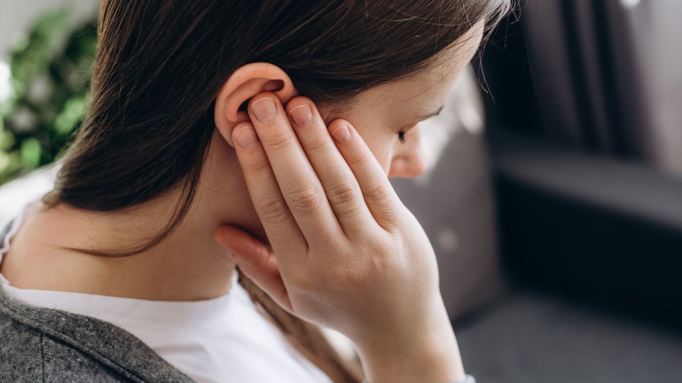 Шум в ушах и голове: причины, проявления, лечение