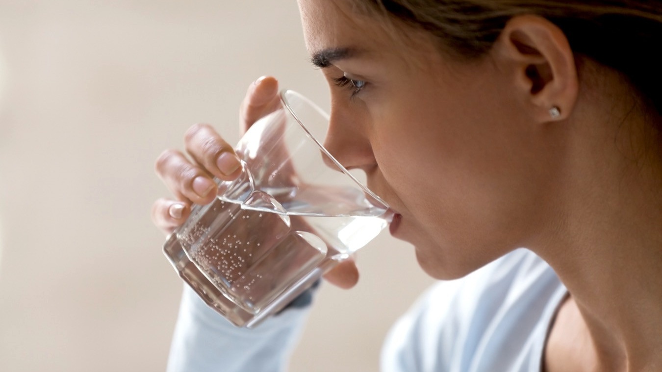 Почему нельзя пить воду после операции: причины и последствия