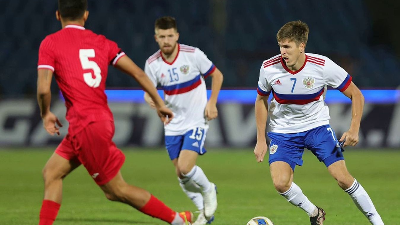 Сборная России вырвала победу у Кыргызстана на 89-й минуте товарищеского  матча - Чемпионат