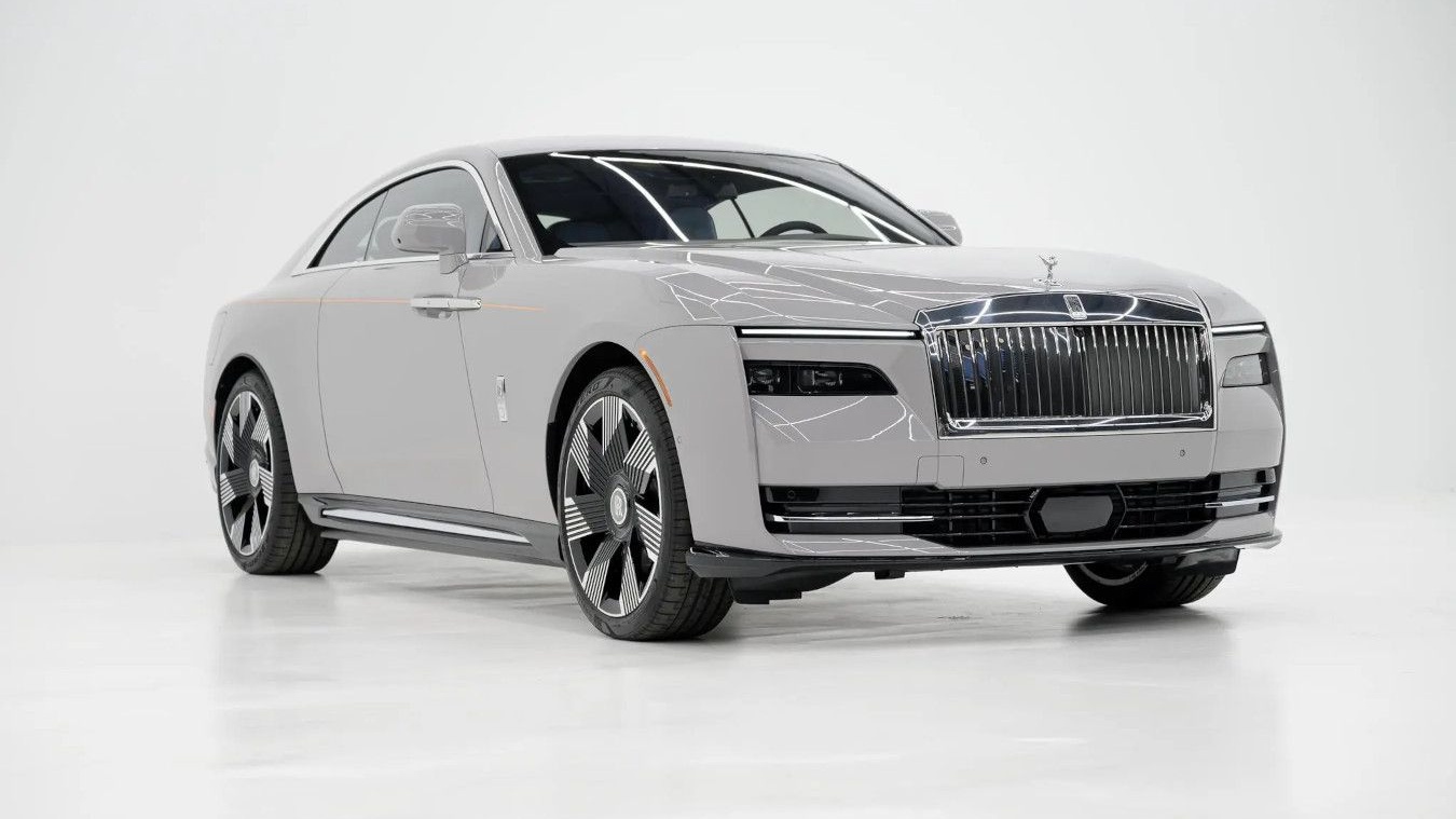 На продажу выставлен новейший Rolls-Royce. Теперь его владельцу грозит  чёрный список - Чемпионат