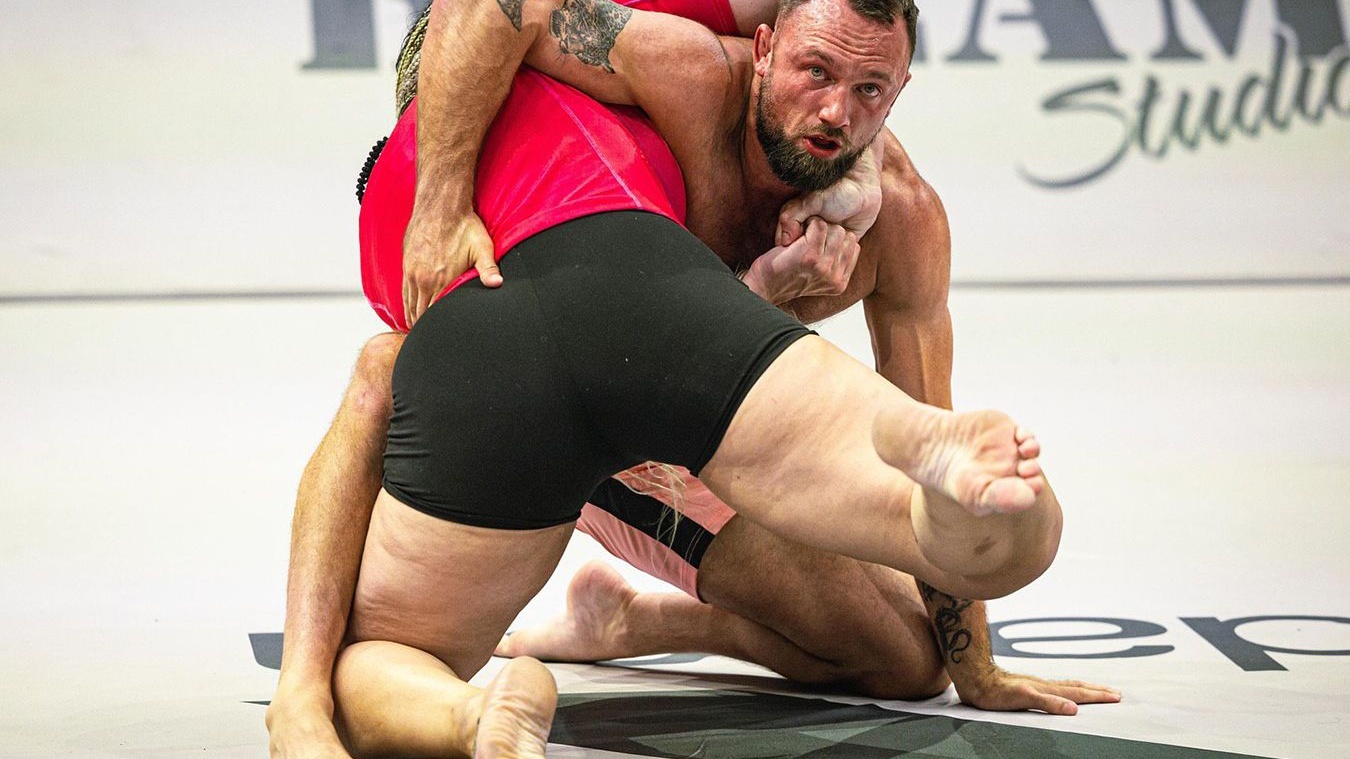 Жалаңаш кеңсе қызметкерлері