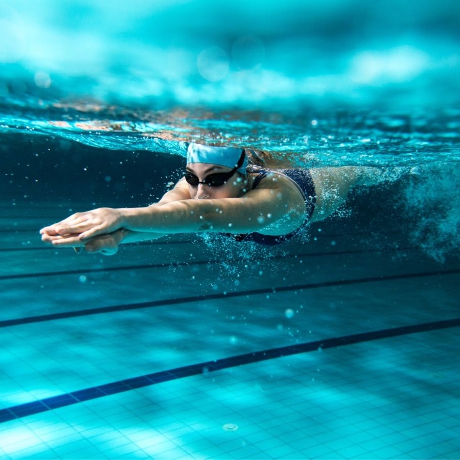 Плавание в бассейне для похудения: упражнения для тренировки и техника занятий в воде, отзывы