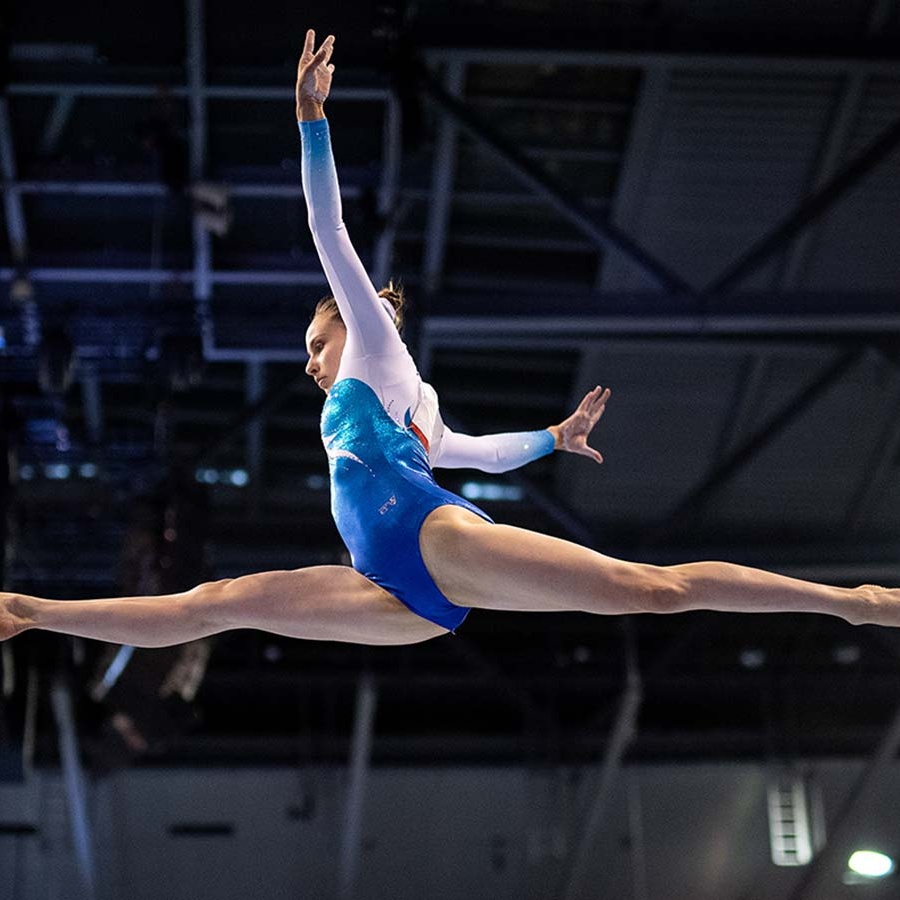 юная девочка голая гимнастика (100) фото