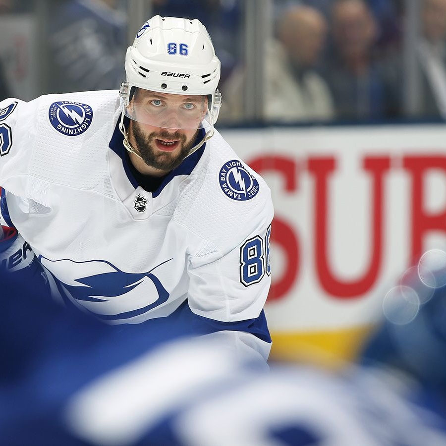 https://img.championat.com/c/900x900/news/big/m/o/kucherov-oboshyol-krosbi-po-ochkam-v-kubke-stenli_1653014428884784053.jpg