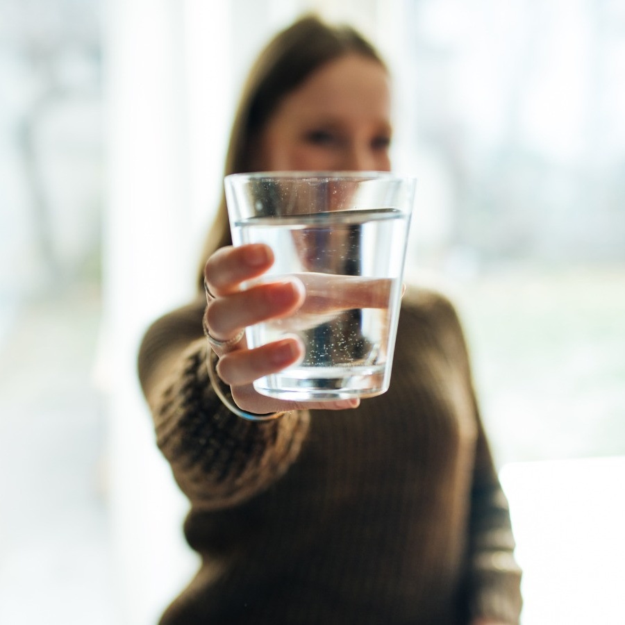 Сколько воды пить: норма, польза и вред | РБК Life