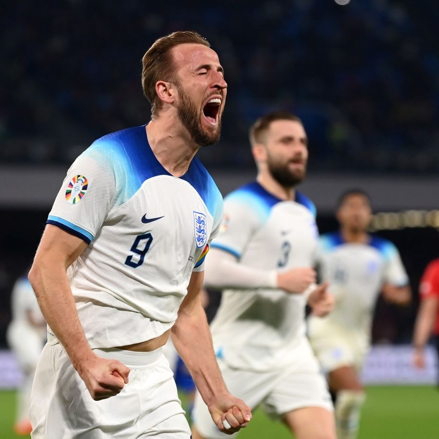 Волевой победой и четырьмя голами закончился матч Англия — Италия
