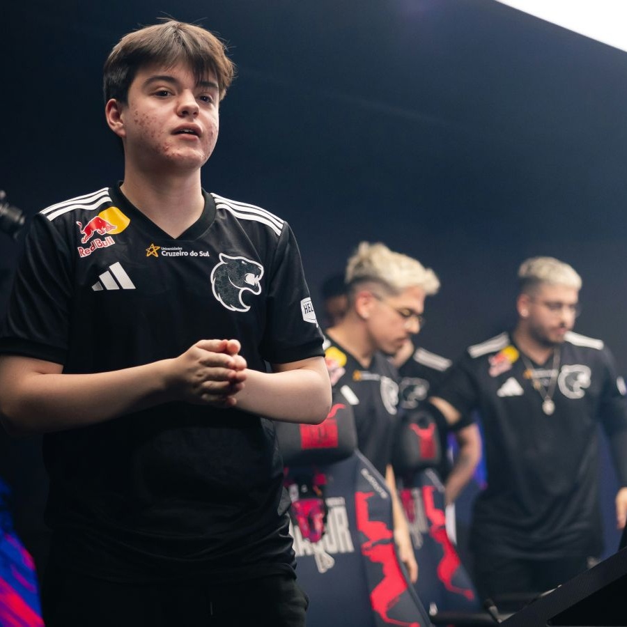 Үздік кеуделі порно