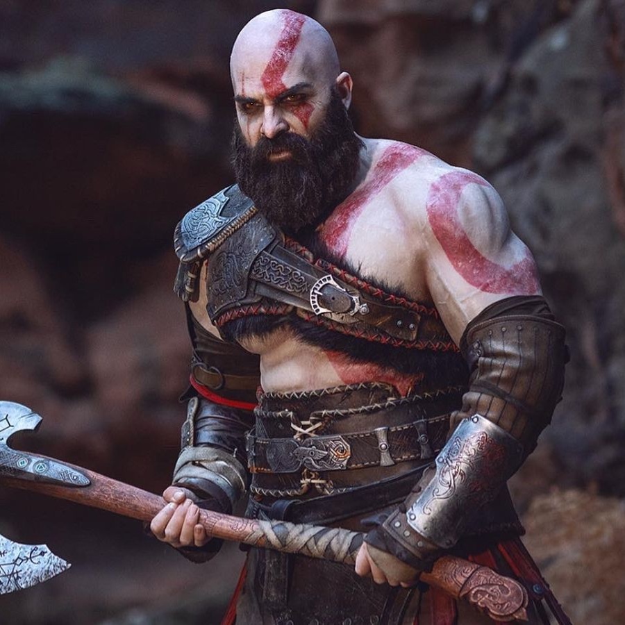 Косплей: красотки God of War: Ragnarok, «Ведьмаку 3», аниме «Ван Пис»,  «Малефисенте» и Borderlands - Чемпионат