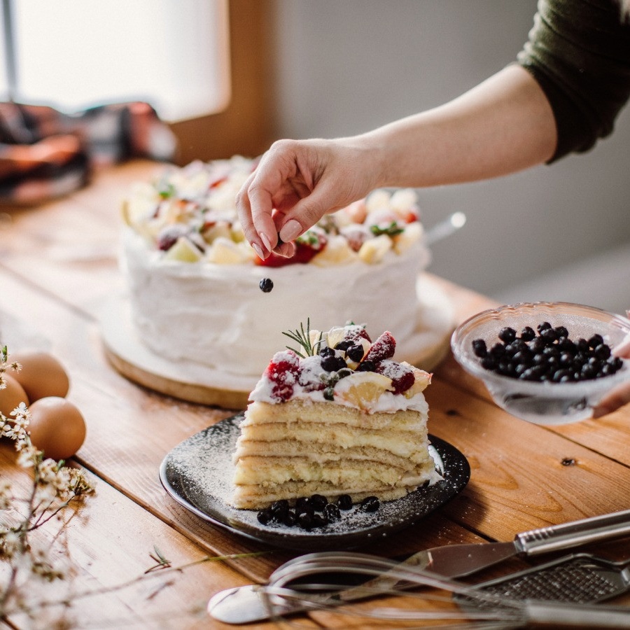 К праздничному столу: вкусные рецепты десертов