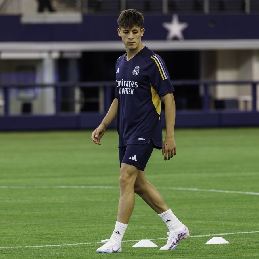 Интернеттегі порно тыңдаулар Ол қолдарымен мүшесін жұлып алады