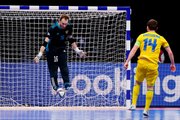 Вот это развязка! Вратарь сборной России потащил пенальти от Украины в самой концовке