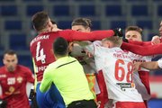 Махач в дерби «Спартака» и ЦСКА! Судья показал три красные карточки