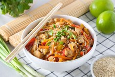 Фунчоза с курицей и овощами: 4 рецепта