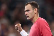 Сафиуллин впервые вышел в третий круг Майами. Роман за 2,5 часа дожал русского австралийца