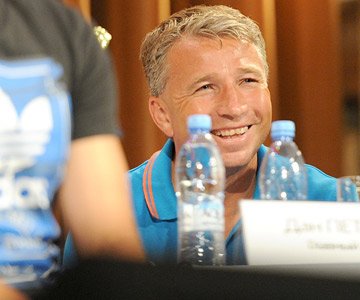 Главный тренер «Динамо» Дан Петреску на встрече с болельщиками