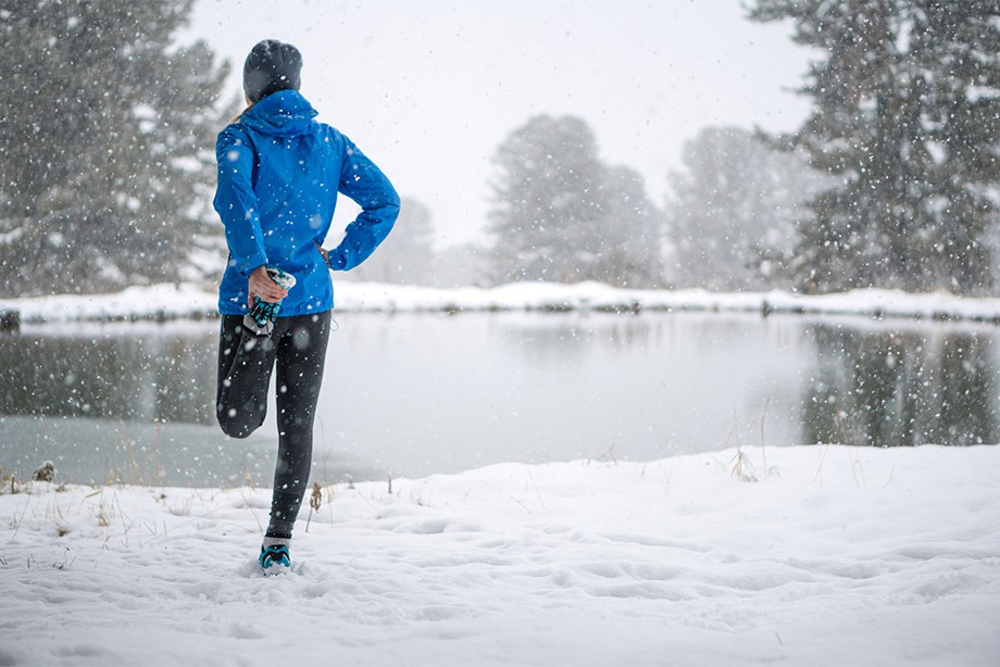 Одежда, разминка и крем. Как избежать травм и простуды, если хочется побегать зимой? Отвечают физиолог и легкоатлет