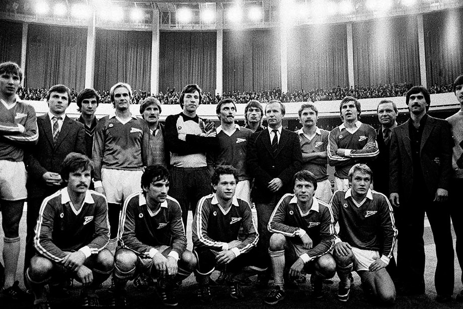 Золотой «Зенит»-1984. Брошин — крайний справа в нижнем ряду Золотой «Зенит»-1984. Брошин — крайний справа в нижнем ряду
