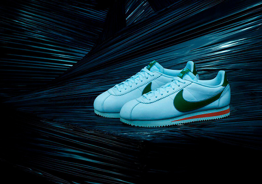 Nike x stranger things trainers online