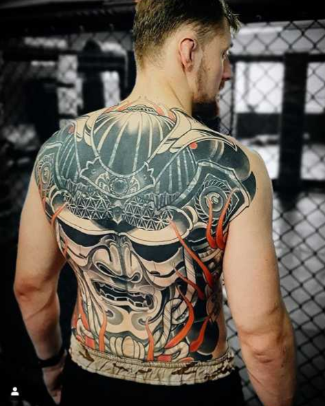 Волков сделал татуировку на всю спину