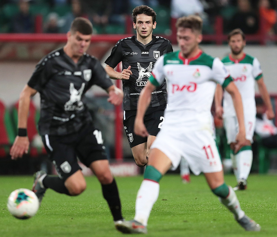 Хвича Кварацхелия (в центре)