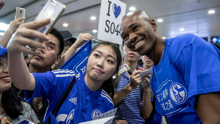 4 my funs. Шальке 04 фанаты. Schalke 04 Fans. Налдо Шальке. Фанатки Шальке девушки фото