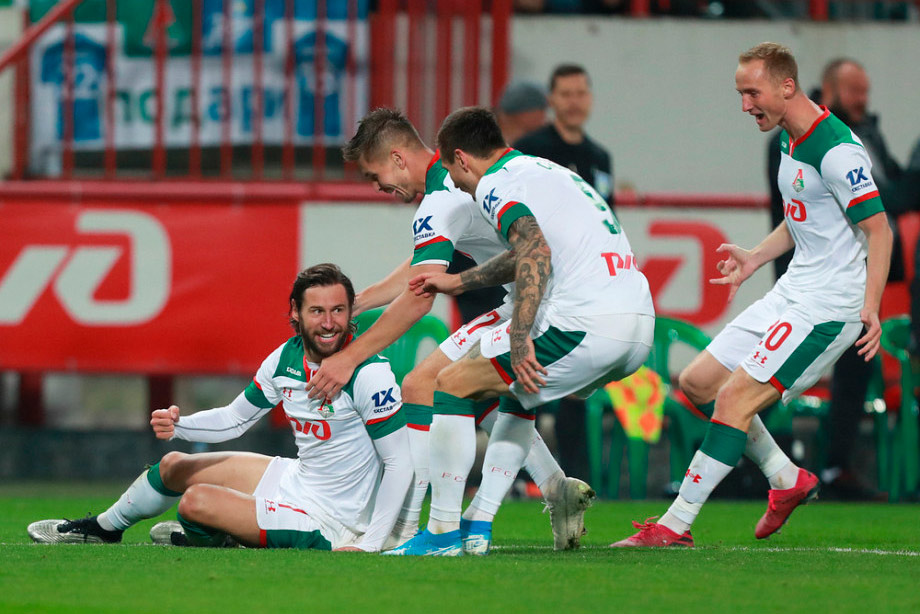 Grzegorz Krychowiak (left) scored another goal for Lokomotiv Grzegorz Krychowiak (left) scored another goal for Lokomotiv