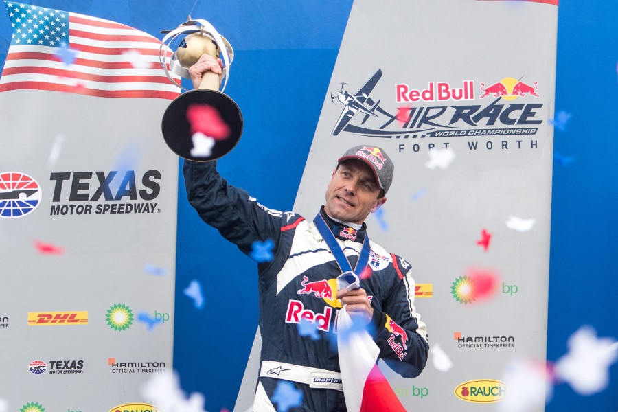 Чех Шонка выиграл чемпионат мира Red Bull Air Race Чех Шонка выиграл чемпионат мира Red Bull Air Race