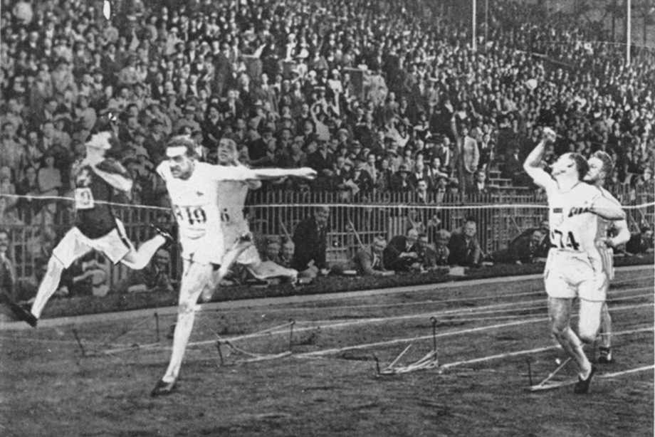 Гарольд Абрахамс побеждает на Олимпиаде во Франции в 1924 году