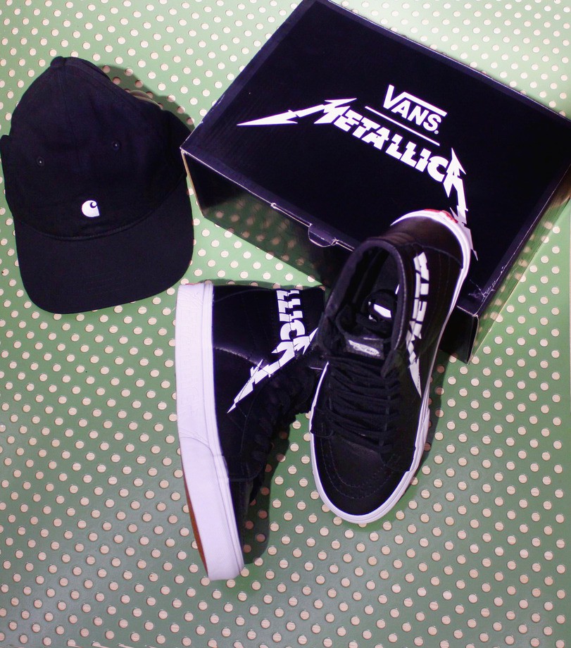 На фото: кеды Vans Metallica, кепка Carhartt На фото: кеды Vans Metallica, кепка Carhartt