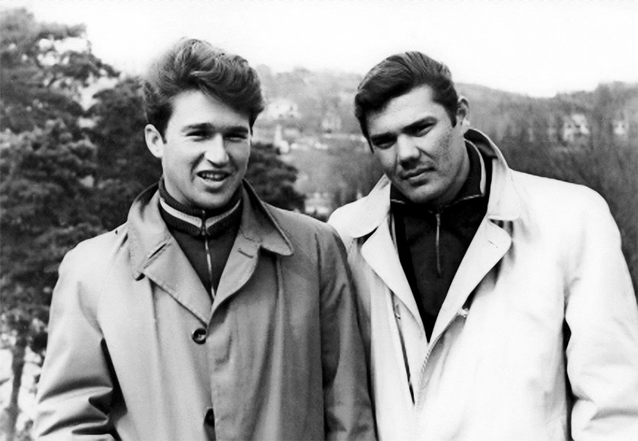 Геннадий Красницкий (справа) с комсоргом «Пахтакора» начала 1960-х защитником Станиславом Семёновым Геннадий Красницкий (справа) с комсоргом «Пахтакора» начала 1960-х защитником Станиславом Семёновым