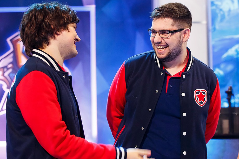 Игроки Gambit Esports Михаил Kira Гармаш и Эдуард Edward Абгарян Игроки Gambit Esports Михаил Kira Гармаш и Эдуард Edward Абгарян