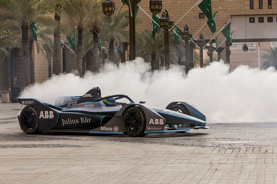 Новый автомобиль Формулы-Е — Gen2 — на презентации в Саудовской Аравии