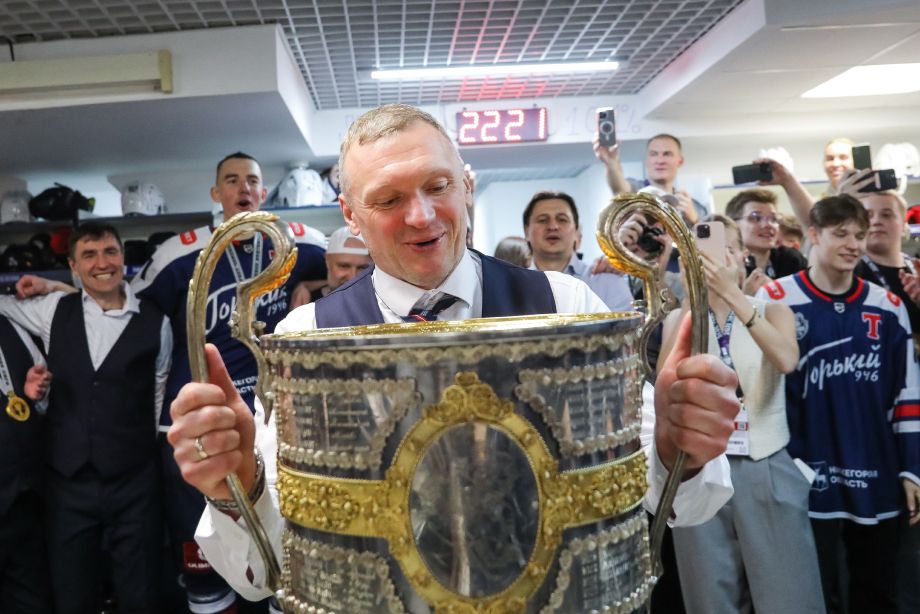 Алексей Исаков с кубком чемпиона России