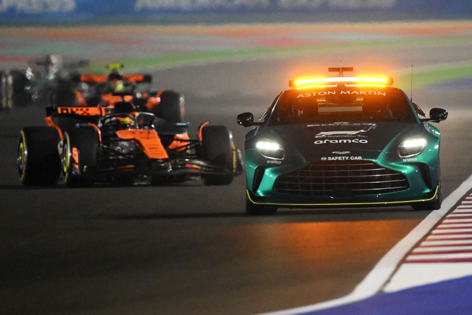 «Макларен» проиграл во время сейфти-кара