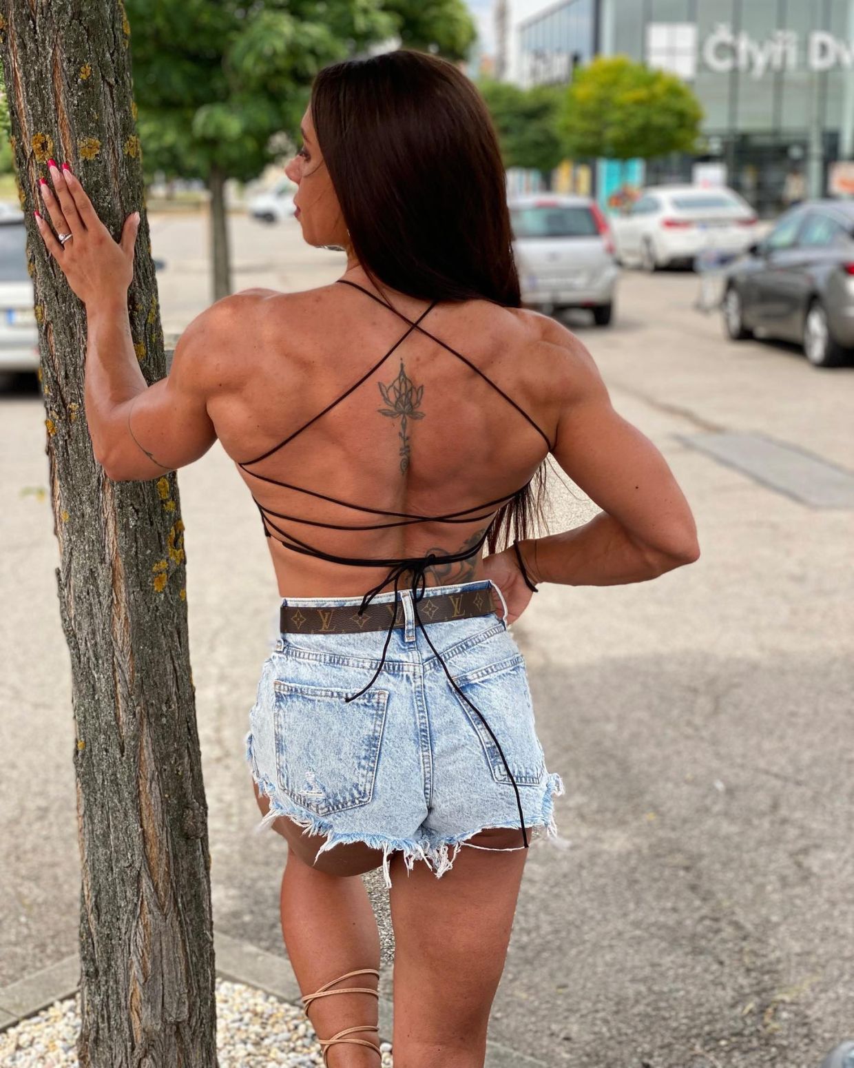 Татуировки на спине для девушек и значение (50+ фото)
