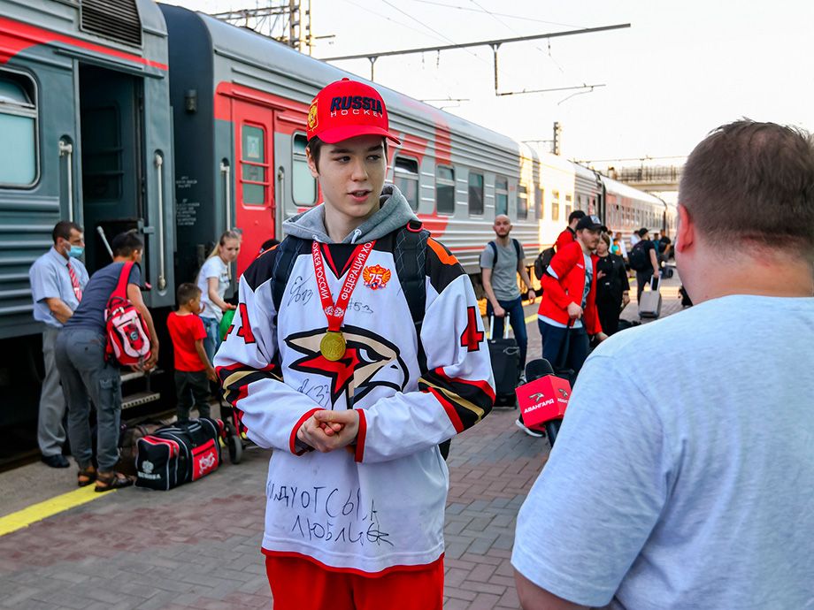 Молодые российские хоккеисты, уехавшие в межсезонье-2022 в Америку, Гридин, Низамеев, Чалый