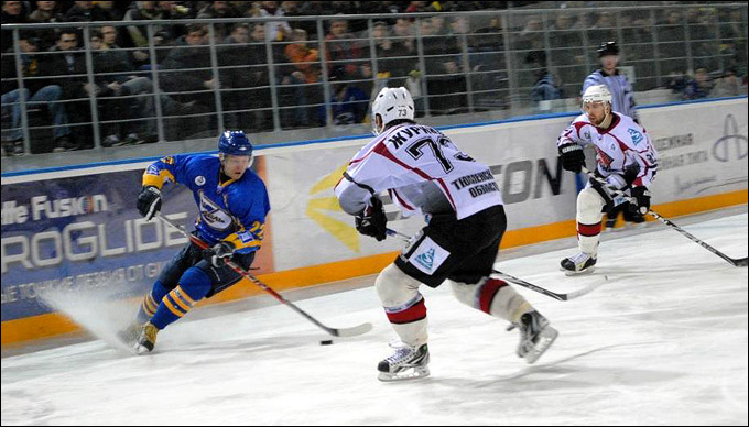 11 апреля 2012 года. Пенза. Плей-офф чемпионата ВХЛ. 1/2 финала. "Дизель" — "Рубин" — 2:5 11 апреля 2012 года. Пенза. Плей-офф чемпионата ВХЛ. 1/2 финала. "Дизель" — "Рубин" — 2:5