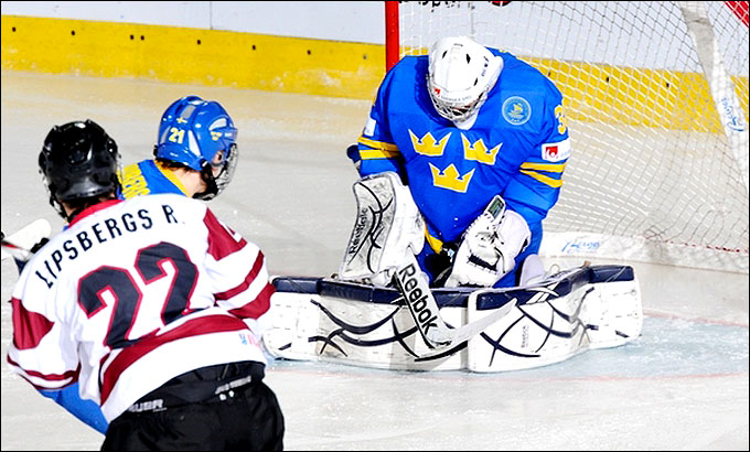 15 апреля 2012 года. Зноймо. Юниорский чемпионат мира. Латвия — Швеция — 1:3 15 апреля 2012 года. Зноймо. Юниорский чемпионат мира. Латвия — Швеция — 1:3
