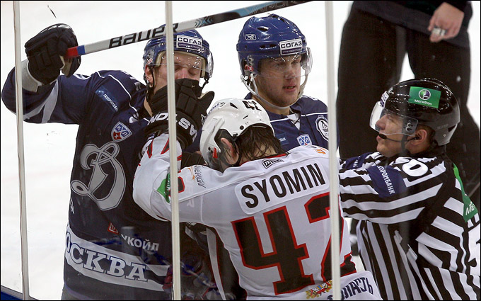 16 января 2012 года. Лужники. Регулярный чемпионат КХЛ. "Динамо" (Москва) – "Авангард" — 1:2 16 января 2012 года. Лужники. Регулярный чемпионат КХЛ. "Динамо" (Москва) – "Авангард" — 1:2