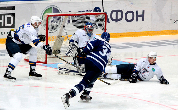 21 ноября 2013 года. Балашиха. Регулярный чемпионат ВХЛ. "Динамо" — "Казцинк-Торпедо" — 1:2 21 ноября 2013 года. Балашиха. Регулярный чемпионат ВХЛ. "Динамо" — "Казцинк-Торпедо" — 1:2