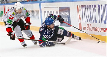 11 октября 2012 года. Новосибирск. Регулярный чемпионат КХЛ. "Сибирь" — "Металлург" Нк — 3:5 11 октября 2012 года. Новосибирск. Регулярный чемпионат КХЛ. "Сибирь" — "Металлург" Нк — 3:5