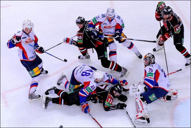 11 марта 2011 года. Омск. Плей-офф КХЛ. 1/4 финала. "Авангард" — "Металлург" Мг — 3:4. 11 марта 2011 года. Омск. Плей-офф КХЛ. 1/4 финала. "Авангард" — "Металлург" Мг — 3:4.