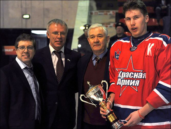 11 марта 2011 года. Москва. Плей-офф МХЛ. 1/8 финала. "Красная Армия" — "Алмаз" — 2:4. 11 марта 2011 года. Москва. Плей-офф МХЛ. 1/8 финала. "Красная Армия" — "Алмаз" — 2:4.
