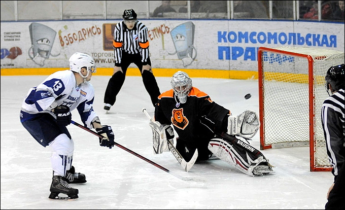 18 декабря 2011 года. Пермь. Регулярный чемпионат ВХЛ. "Молот-Прикамье" — "Южный Урал" — 1:2 18 декабря 2011 года. Пермь. Регулярный чемпионат ВХЛ. "Молот-Прикамье" — "Южный Урал" — 1:2