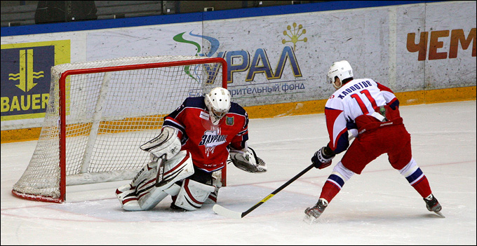 24 января 2013 года. Курган. Регулярный чемпионат ВХЛ. "Зауралье" — "Локомотив" — 2:1 (ПБ) 24 января 2013 года. Курган. Регулярный чемпионат ВХЛ. "Зауралье" — "Локомотив" — 2:1 (ПБ)