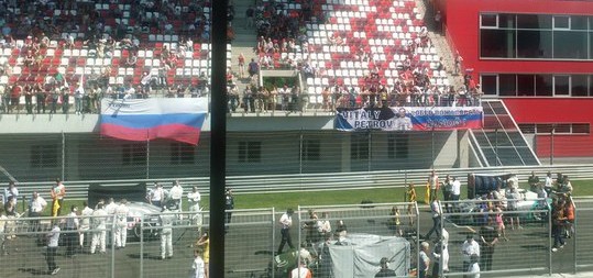 Баннеры в поддержку Петрова Баннеры в поддержку Петрова